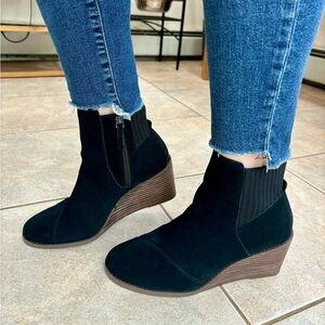 Toms black suede ankle boots 7.5.